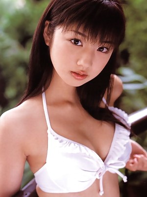 This stacked gravure babe shyly hides her big boobs in a bikini